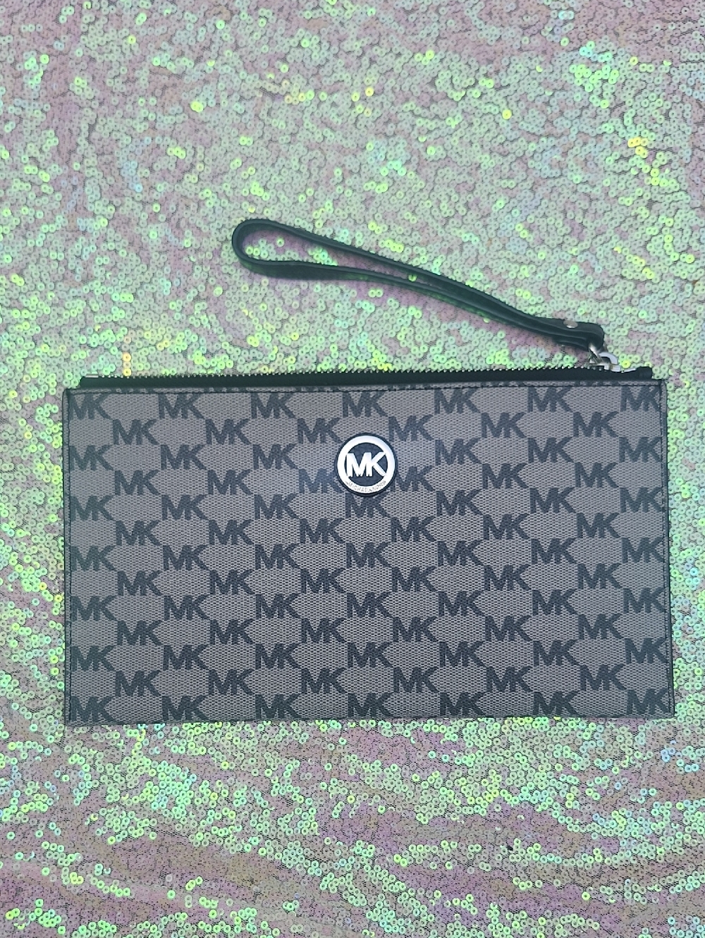 Michael Kors Wrostlwt Wallet Clutch Excellent Condition! Clean!